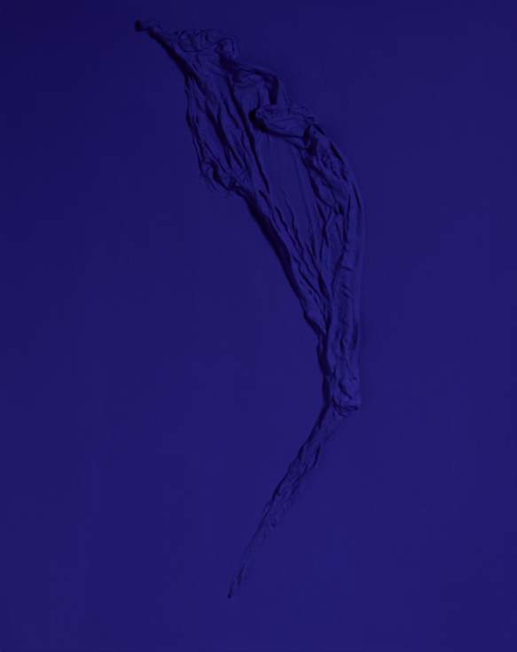 FIGURE IN ULTRA BLUE 01